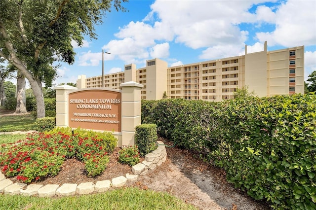 view of community / neighborhood sign