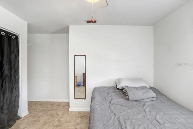 bedroom featuring ceiling fan