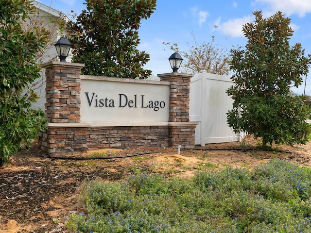 view of community / neighborhood sign