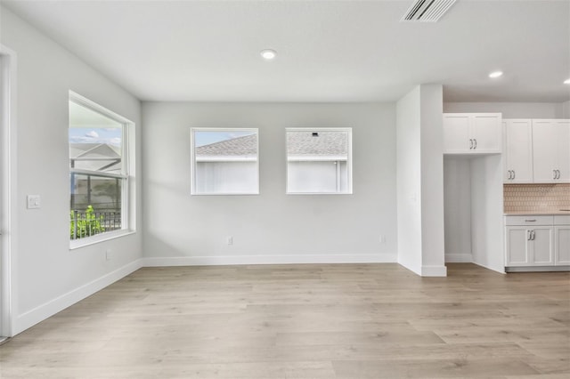 11885 Richmond Trl, Parrish, FL 34219 - unfurnished living room featuring light wood-type flooring, baseboards, and recessed lighting