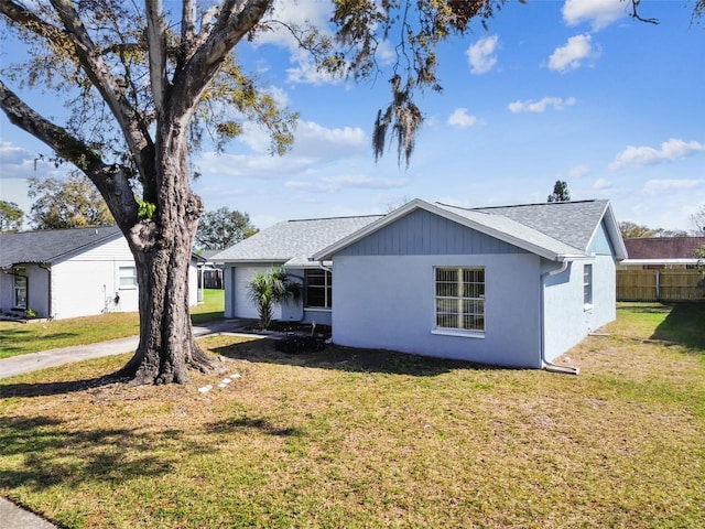 ranch-style home featuring a front yard