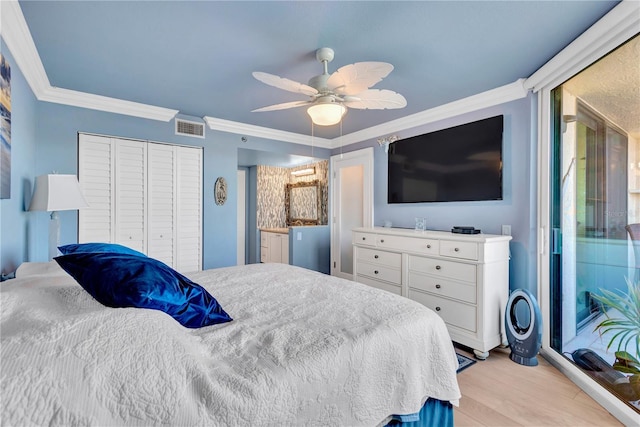 bedroom with light wood finished floors, visible vents, ceiling fan, crown molding, and a closet