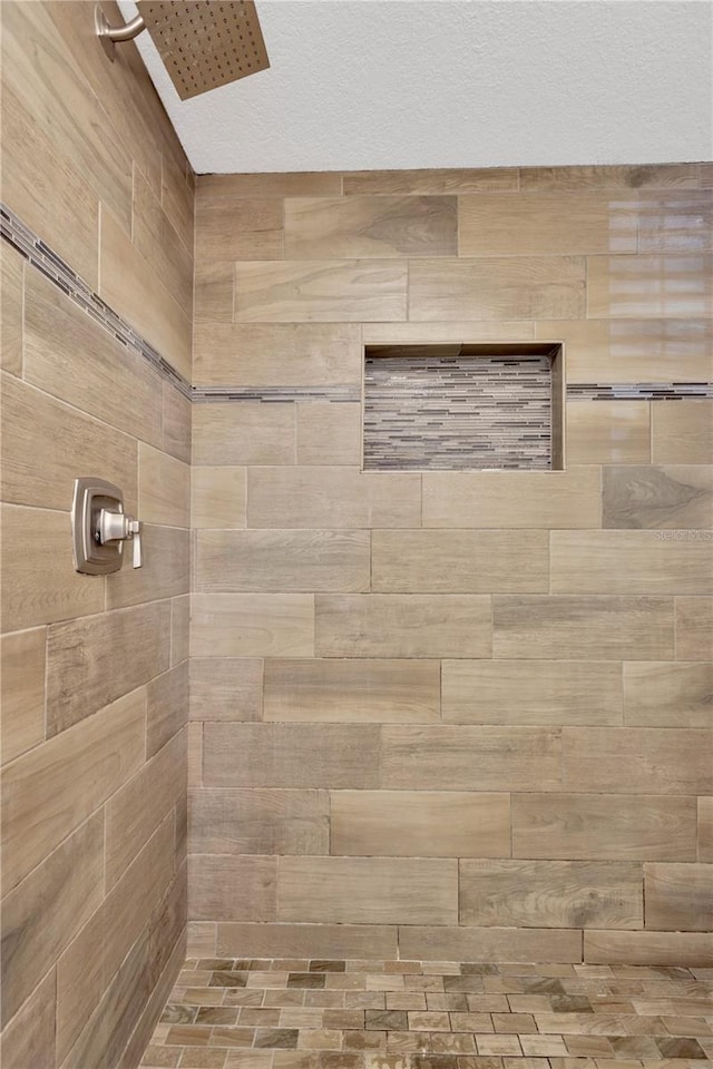 bathroom featuring a tile shower