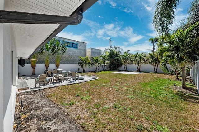 view of yard featuring a patio