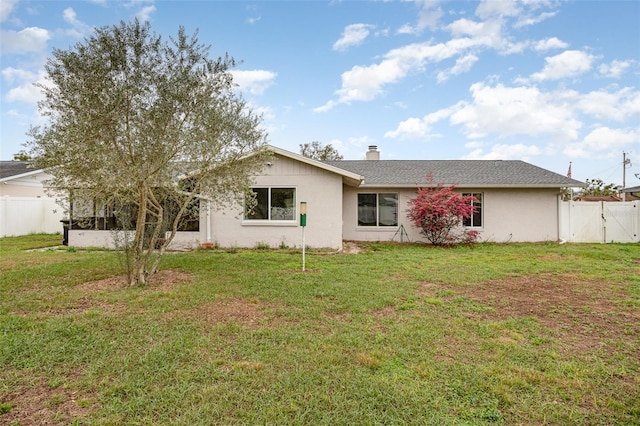 view of front of house with fence and a front lawn