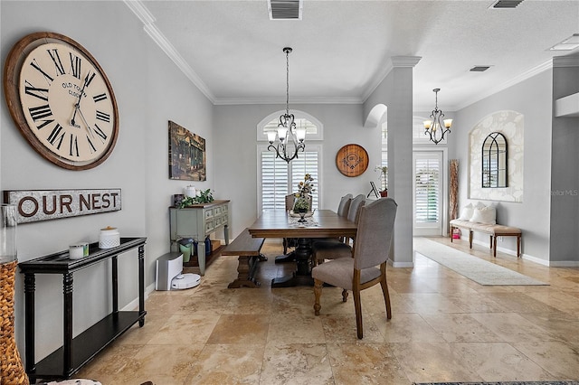 dining space featuring plenty of natural light, visible vents, a notable chandelier, and baseboards