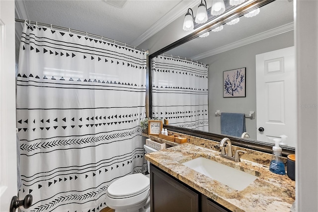 full bathroom featuring a shower with curtain, crown molding, vanity, and toilet