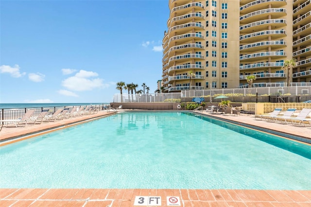 view of swimming pool