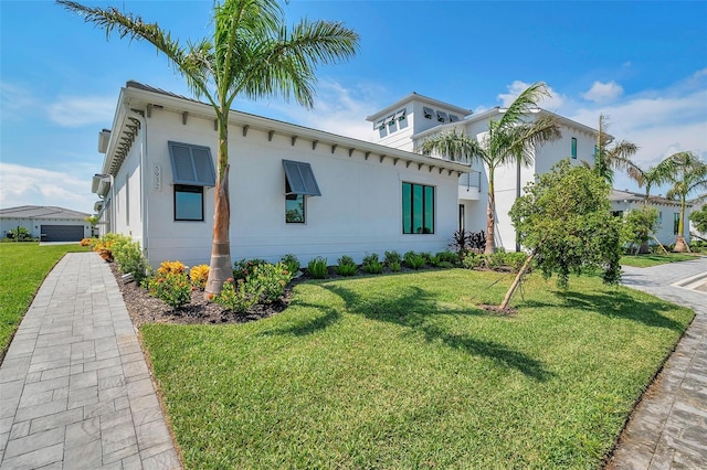 view of front of home featuring a front yard