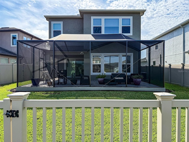 29011 Trevi Pl, Wesley Chapel, FL 33543 - back of property featuring a fenced backyard, stucco siding, and glass enclosure