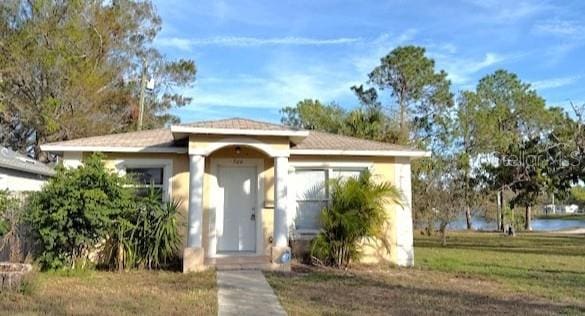 view of front of house featuring a water view and a front yard