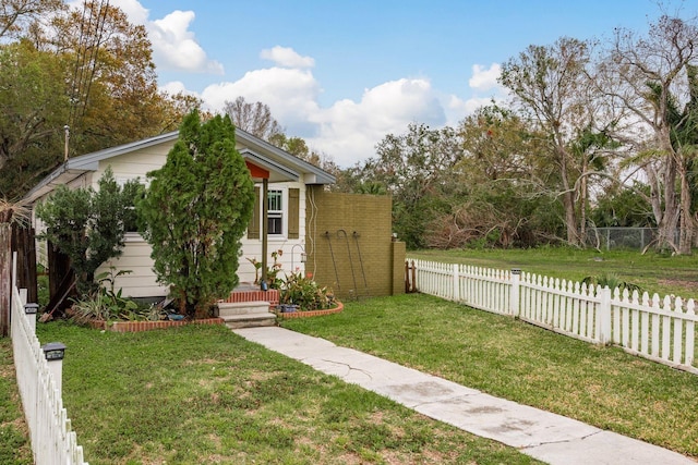 view of front facade with a front yard and fence