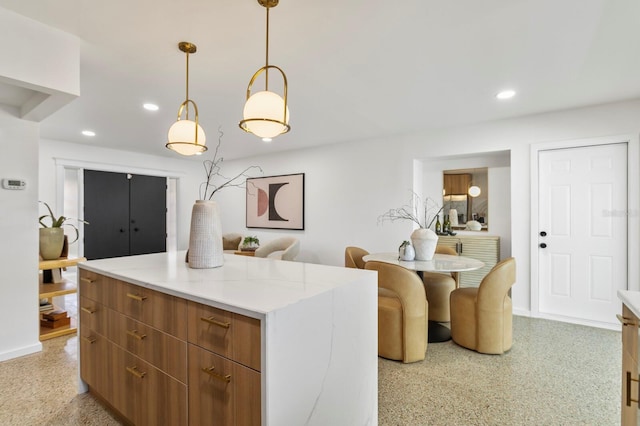 kitchen featuring modern cabinets, light speckled floor, a center island, recessed lighting, and hanging light fixtures