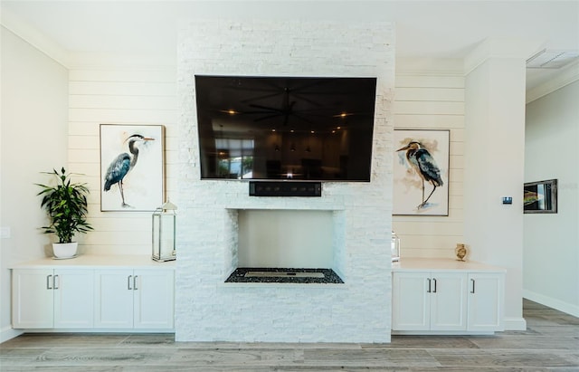 room details featuring hardwood / wood-style flooring and ornamental molding