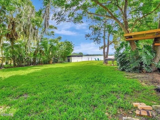 view of yard featuring a water view