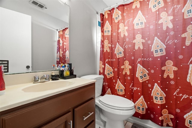 full bath featuring curtained shower, visible vents, vanity, and toilet