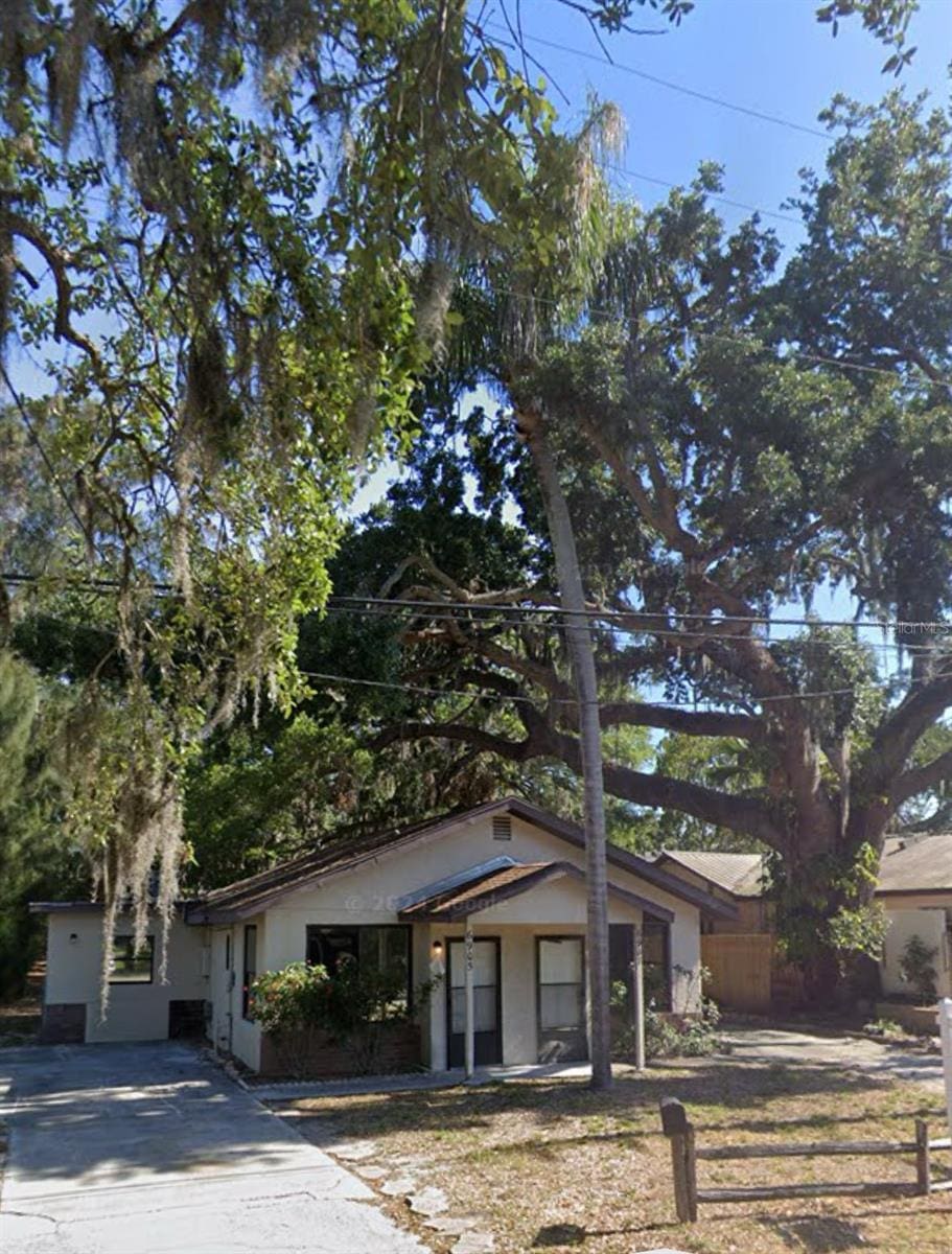 view of front of house featuring fence and stucco siding