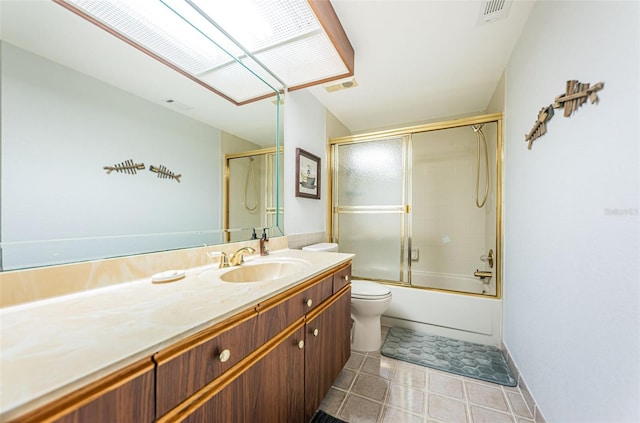 full bathroom featuring visible vents, bath / shower combo with glass door, toilet, and vanity