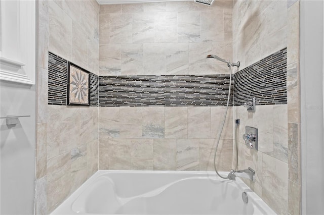 bathroom with tiled shower / bath combo