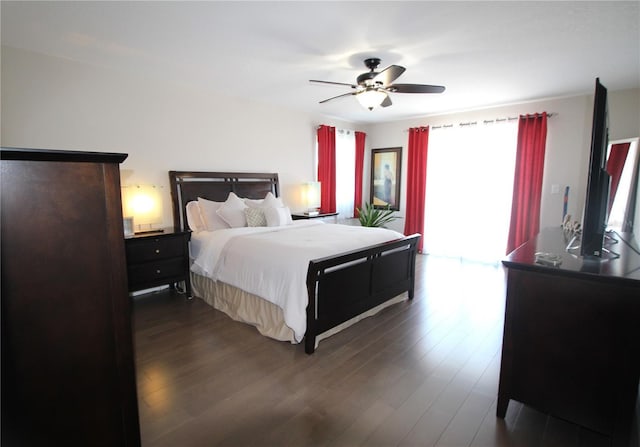 bedroom with dark wood-style floors and a ceiling fan