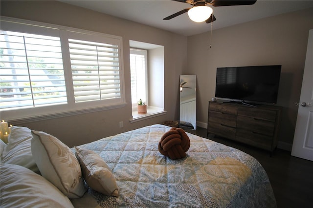 bedroom featuring a ceiling fan