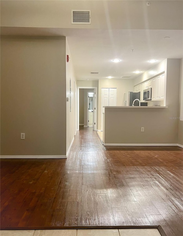 empty room with light hardwood / wood-style flooring and sink