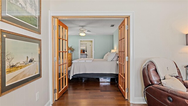 bedroom with a ceiling fan, dark wood-style flooring, and visible vents