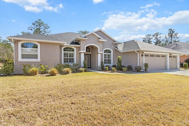 view of front of property featuring a front yard and a garage