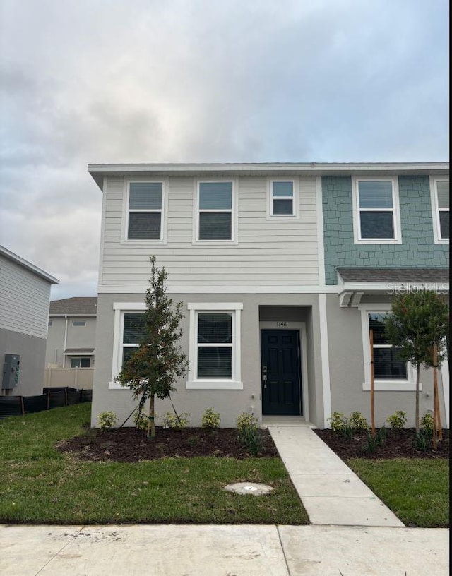 view of front facade with a front yard