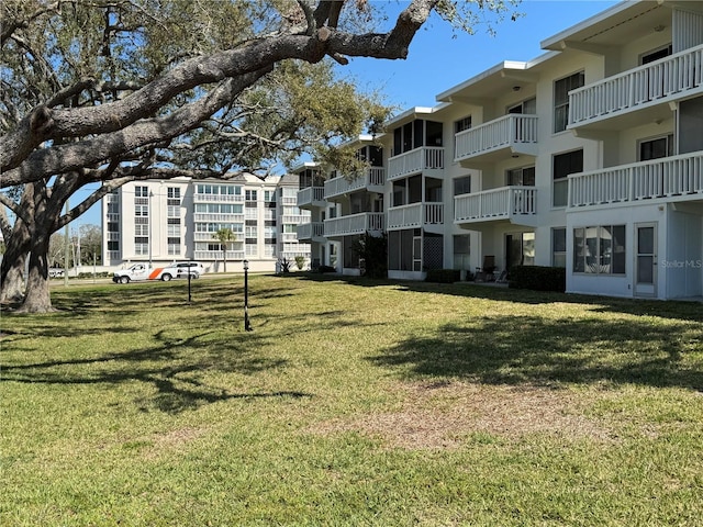 view of property's community featuring a lawn