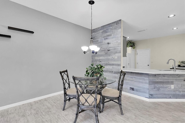dining area featuring recessed lighting, light wood-style flooring, and baseboards