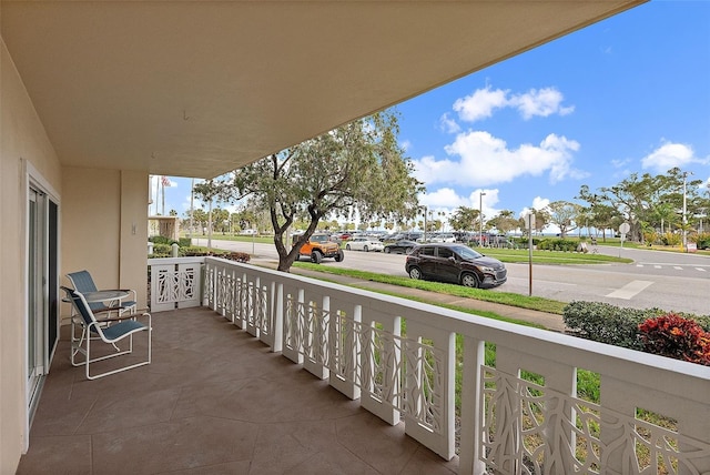 1200 N Shore Dr NE Unit 102, Saint Petersburg, FL 33701 - balcony featuring covered porch