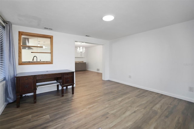 office area featuring visible vents, dark wood finished floors, a sink, and baseboards