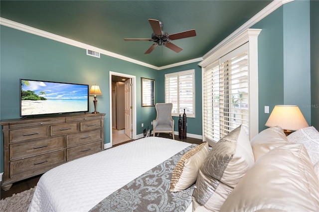 bedroom featuring light hardwood / wood-style floors, crown molding, and ceiling fan