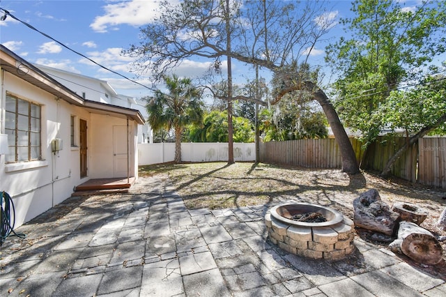 view of patio featuring a fire pit