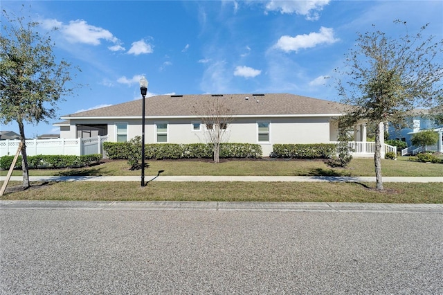 single story home featuring a front lawn