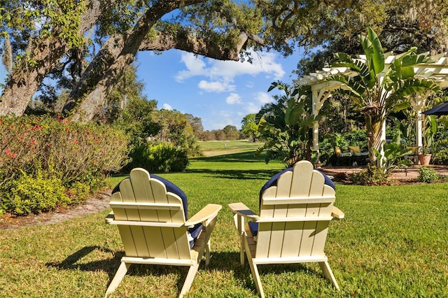 view of property's community featuring a lawn