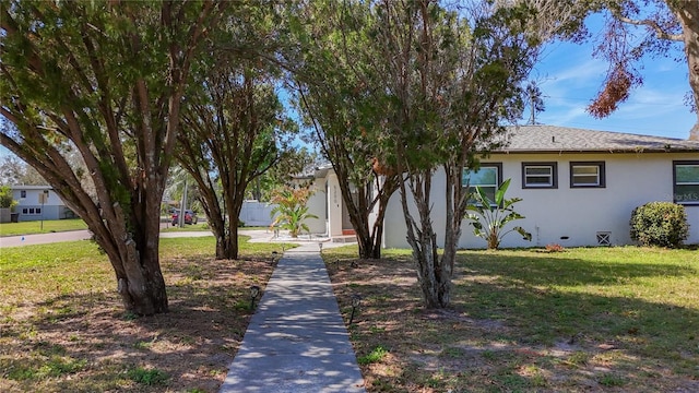 view of front of house featuring a front yard