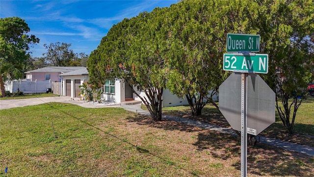 view of front of house featuring a front yard