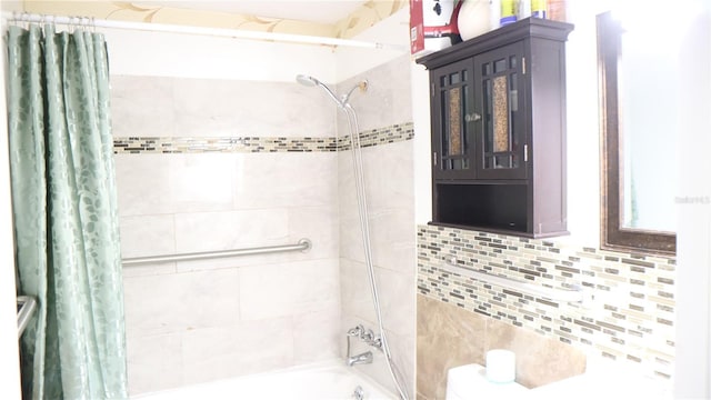 bathroom with shower / tub combo