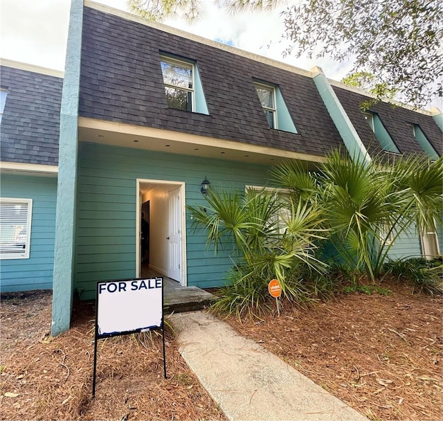 view of front of property