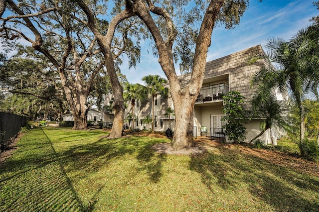 view of yard featuring a balcony