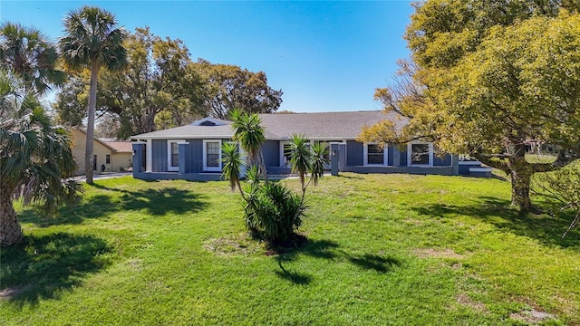 view of front of home with a front lawn