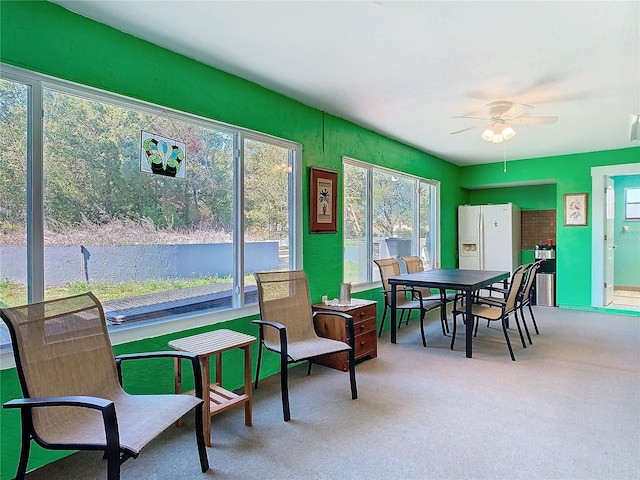 sunroom / solarium with a ceiling fan