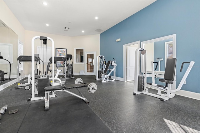 exercise room featuring visible vents, recessed lighting, and baseboards