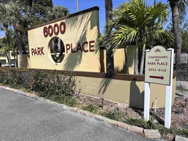 view of community / neighborhood sign