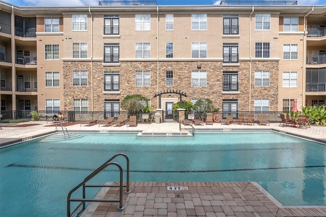 view of swimming pool