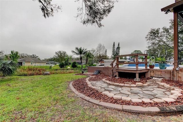 view of yard featuring a pool