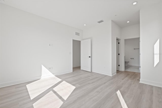 307 15th St N, Saint Petersburg, FL 33705 - unfurnished bedroom featuring light wood-type flooring, visible vents, and baseboards