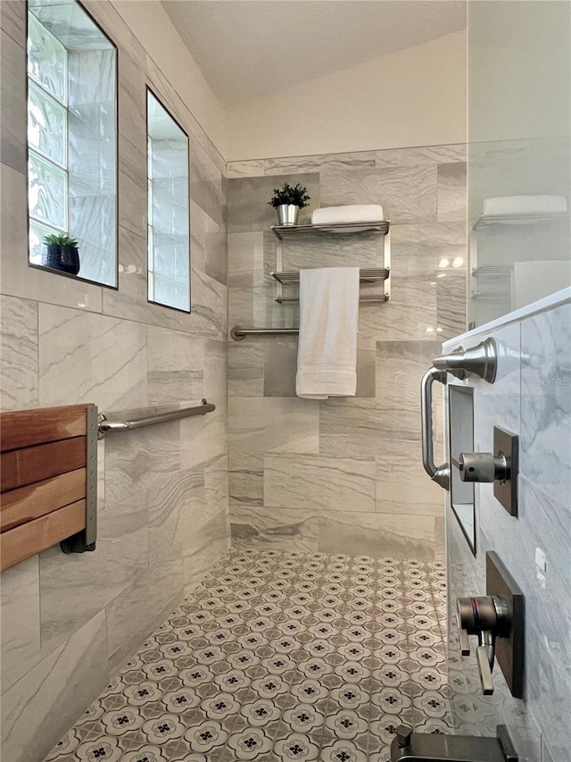 2015 Golf Manor Blvd, Valrico, FL 33596 - bathroom with tiled shower